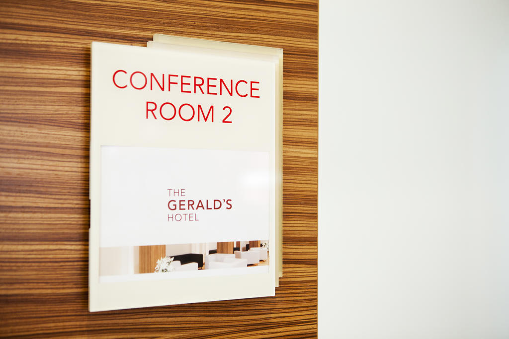 The Gerald'S Hotel Radauti Exterior photo
